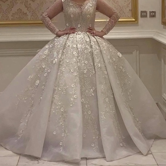 Exquisite Cream Floral luxury Wedding Dress